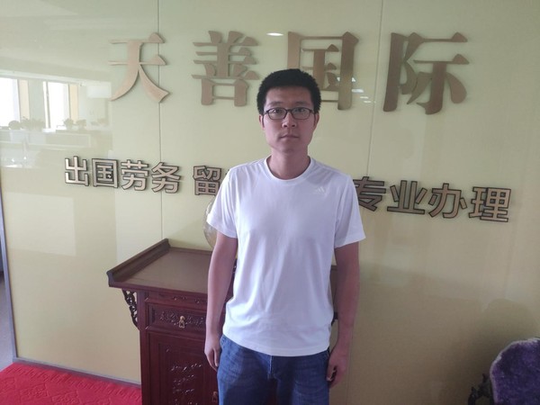 李先生拍照留念.jpg